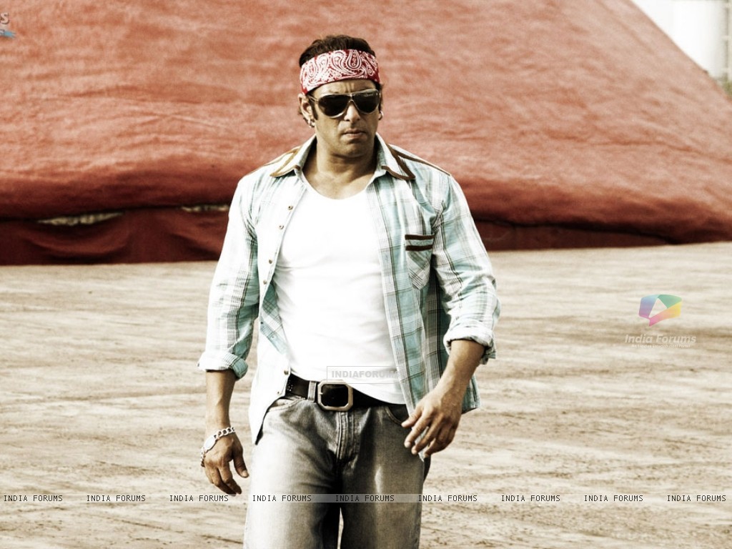 Salman Khan In Wanted - 1024x768 Wallpaper 