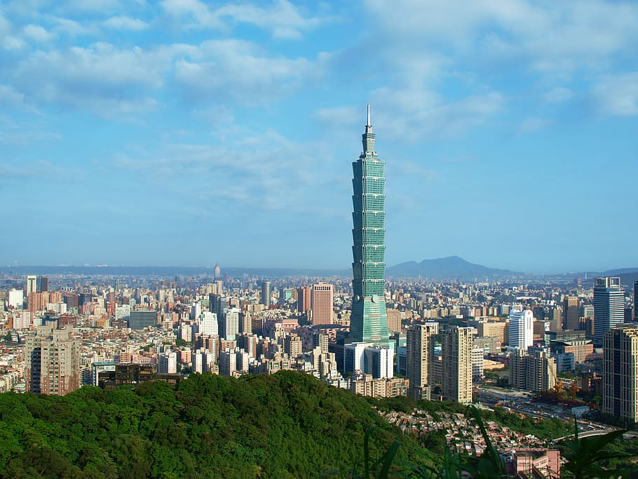 Cityscape And Skyline Or Taipei With The 101 Building - Xiangshan Trail - HD Wallpaper 