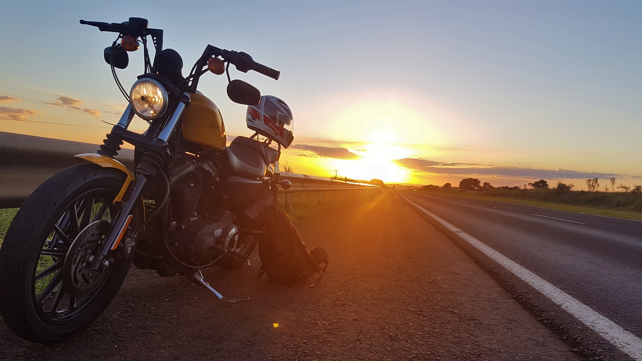 Harley Davidson En Ruta 2048x1152 Wallpaper Teahub Io