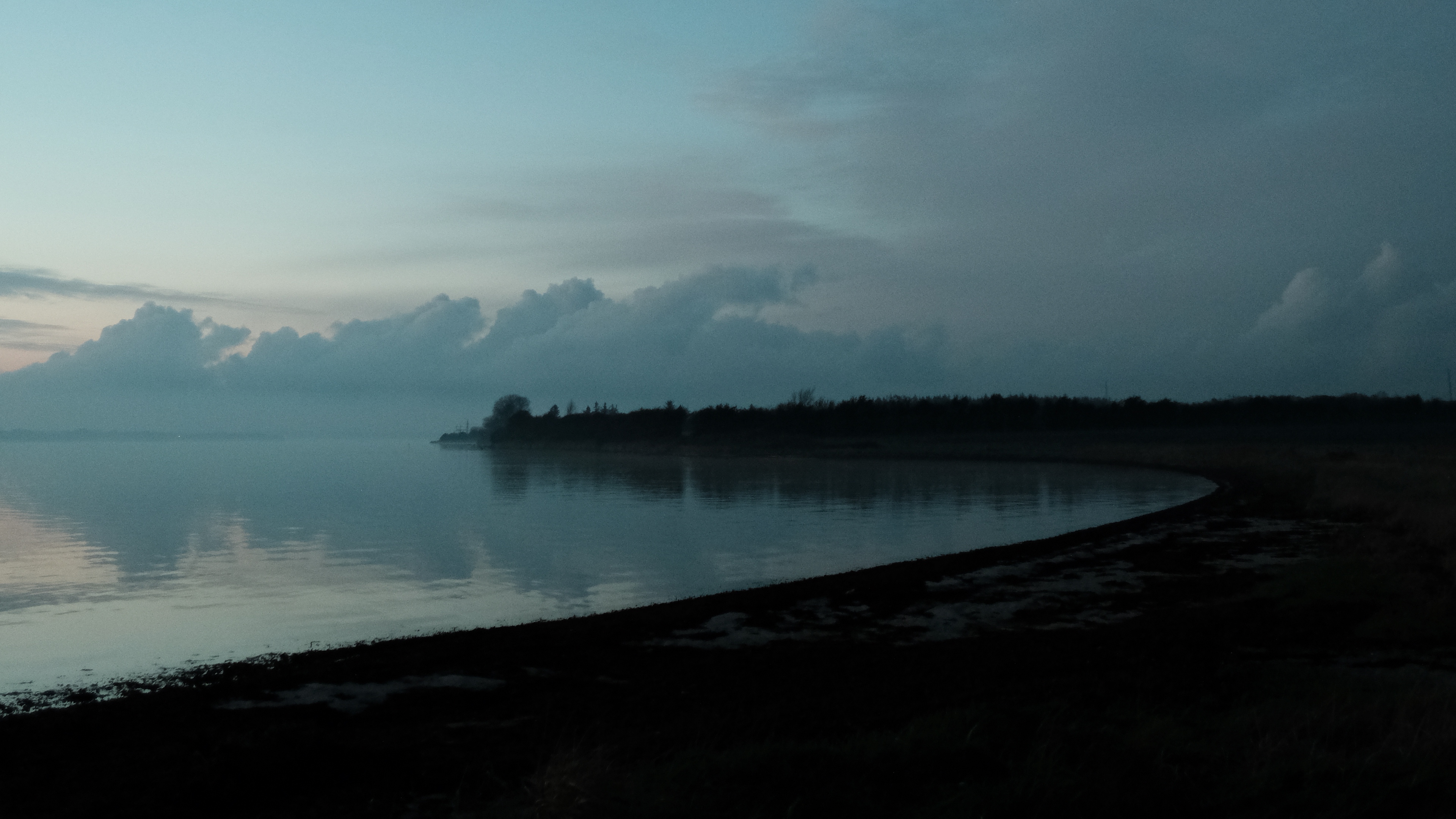 Wallpaper Lake, Coast, Dusk, Landscape, Dark - Wallpaper - HD Wallpaper 