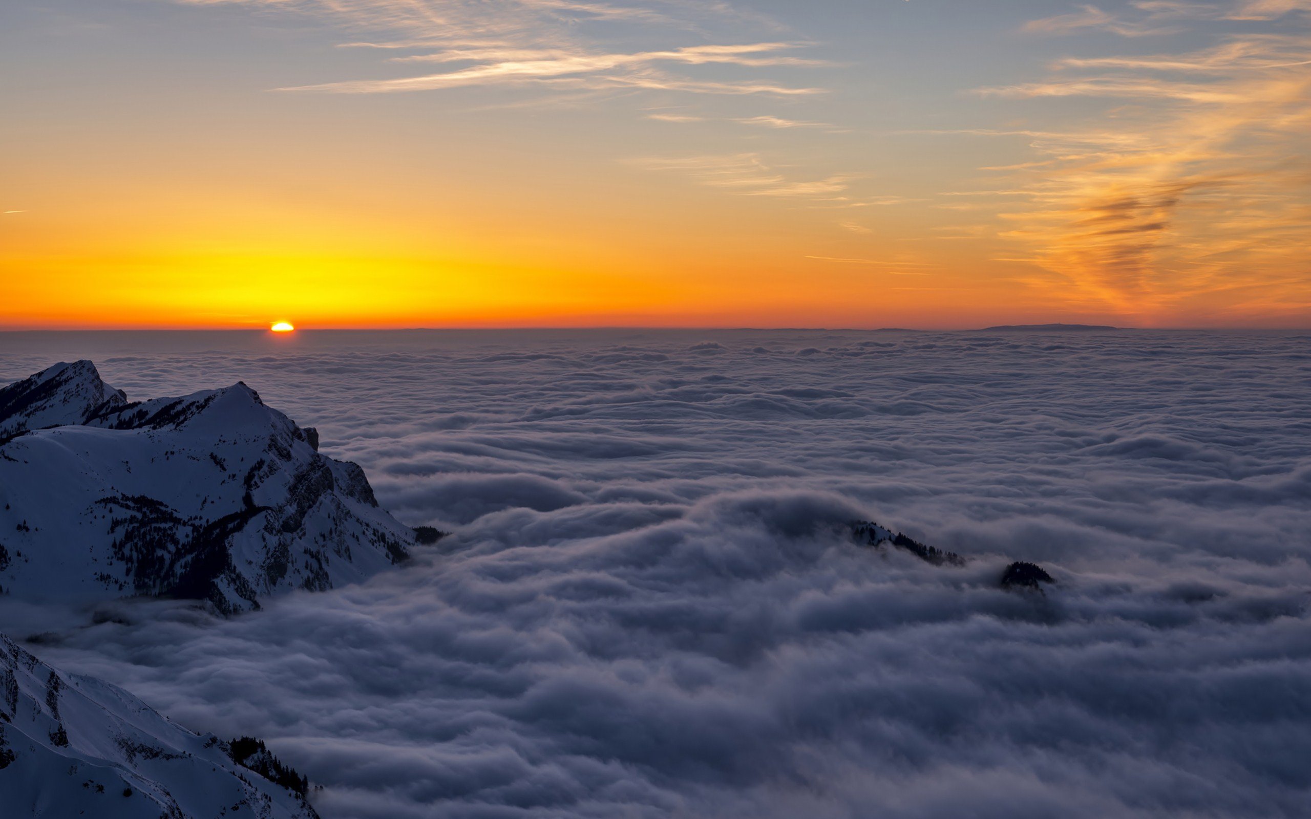 Mountain Peaks In Clouds - HD Wallpaper 