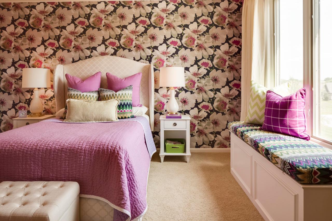 Pre-teen Bedroom With Floral Wallpaper And Padded Headboard - Designs For Teenagers Bedrooms - HD Wallpaper 