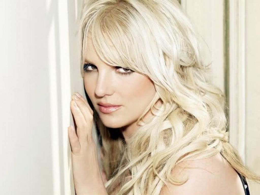 Britney - Essential Britney Spears Album - HD Wallpaper 