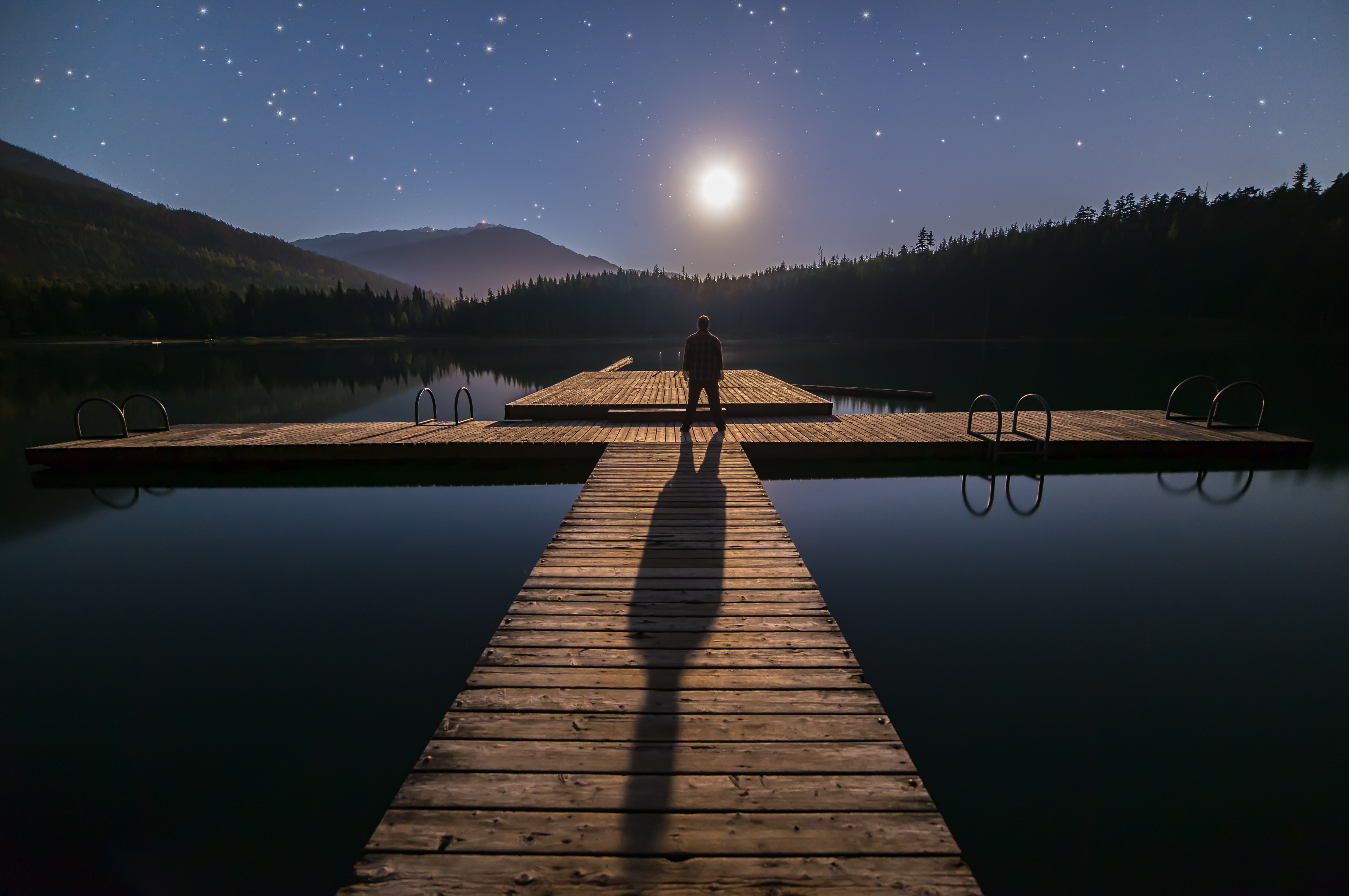 Looking At The Moon - HD Wallpaper 