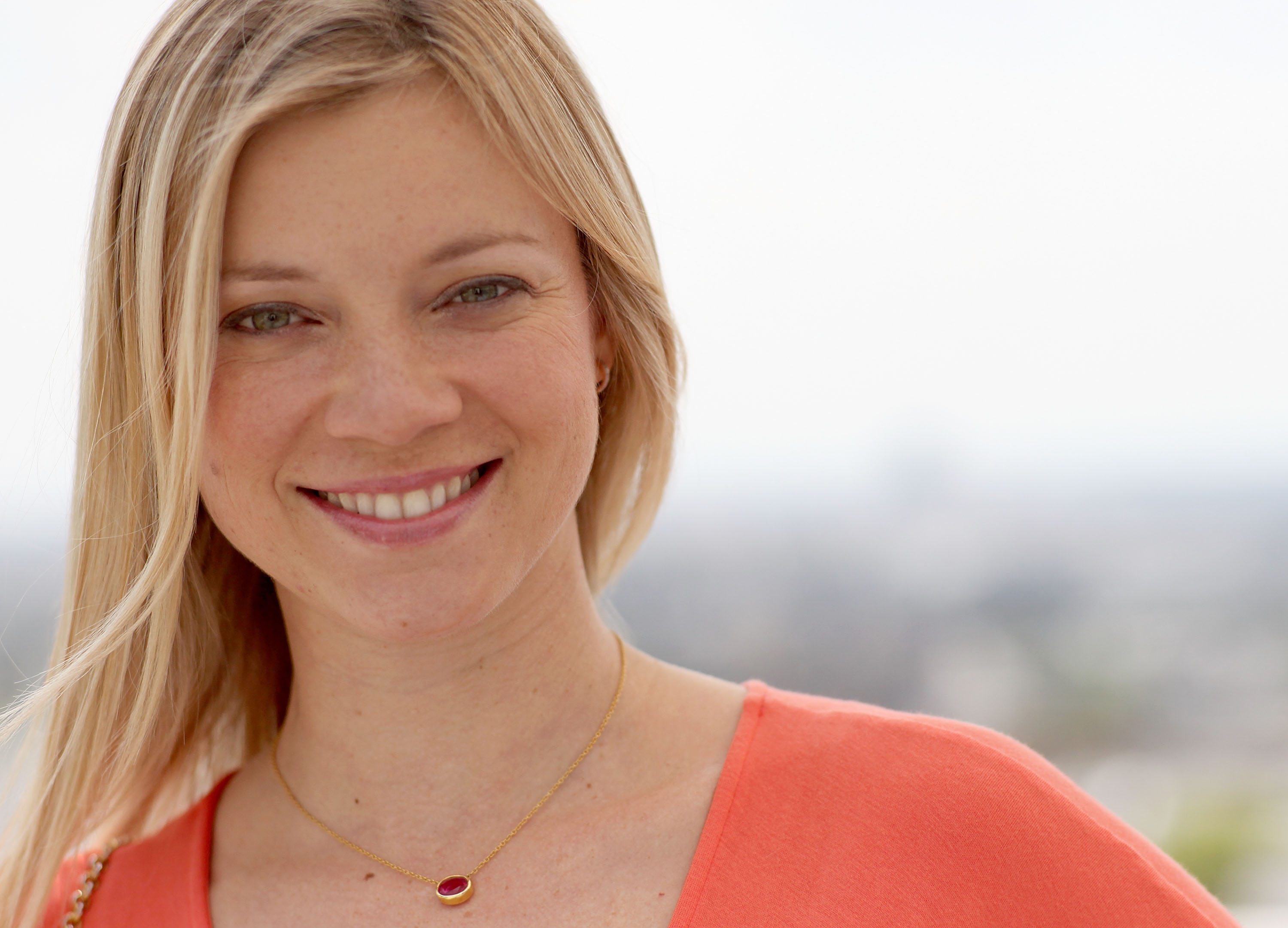 Amy Smart 4k - HD Wallpaper 