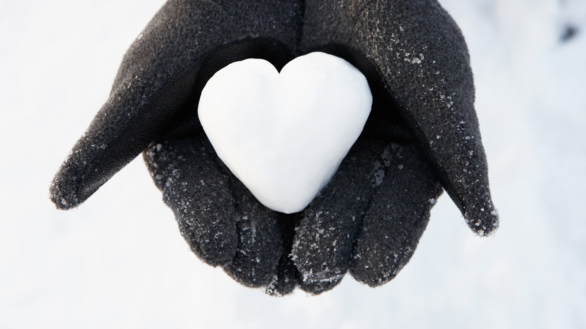 Wallpaper Hand, Snow, Heart, Symbol, Love - Heart Made Out Of Snow - HD Wallpaper 