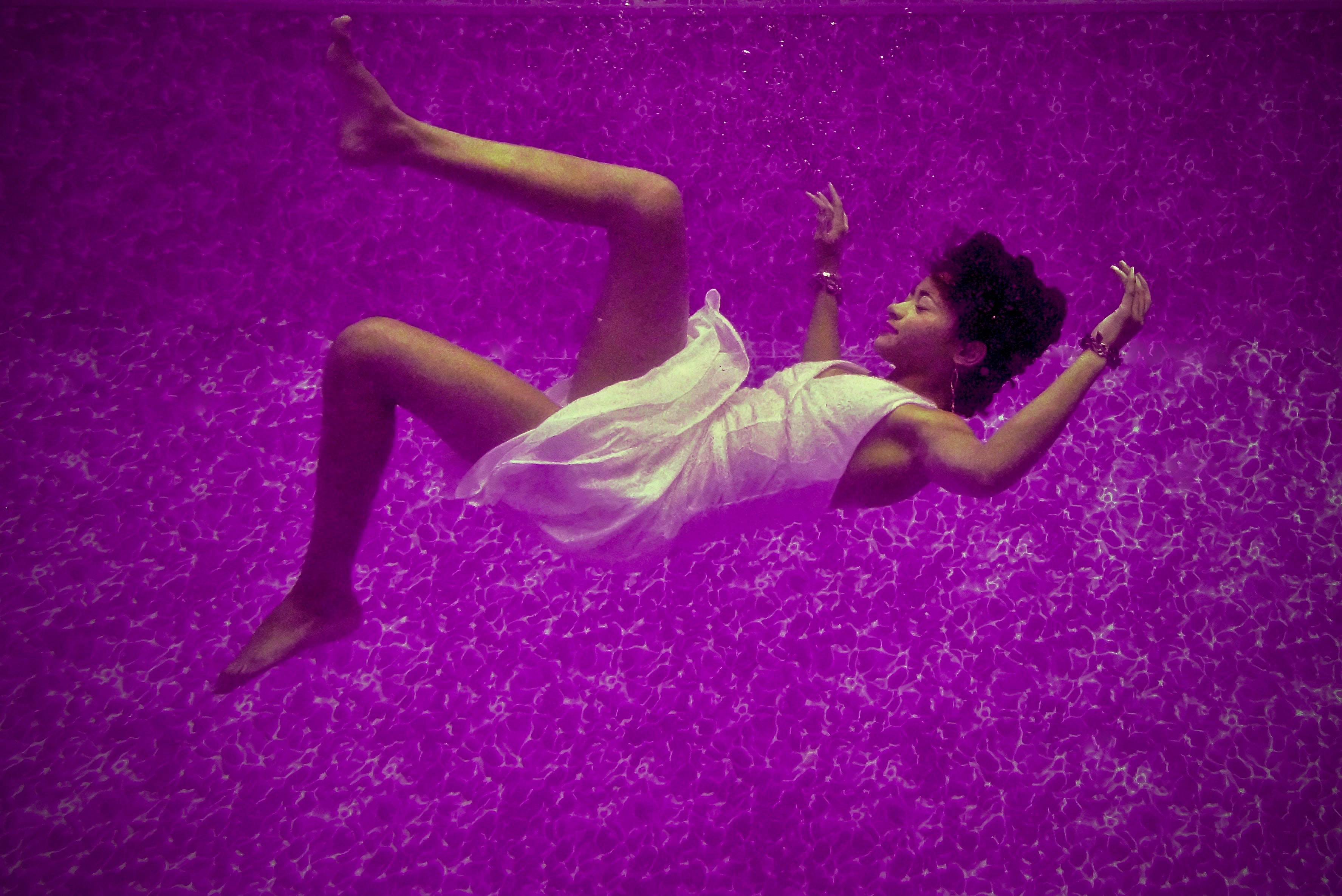 Woman Floating - HD Wallpaper 