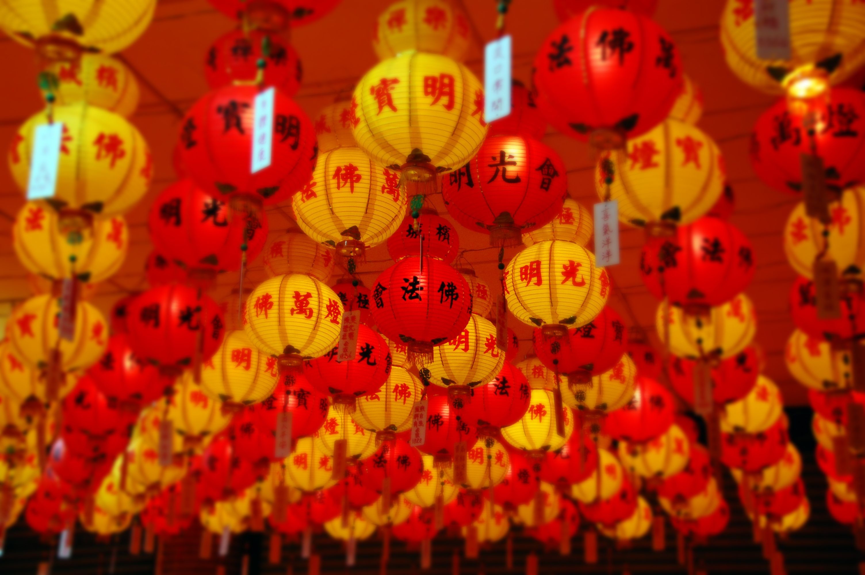 Chinese Lantern Wallpaper - Chinese New Year Event Lanterns - HD Wallpaper 