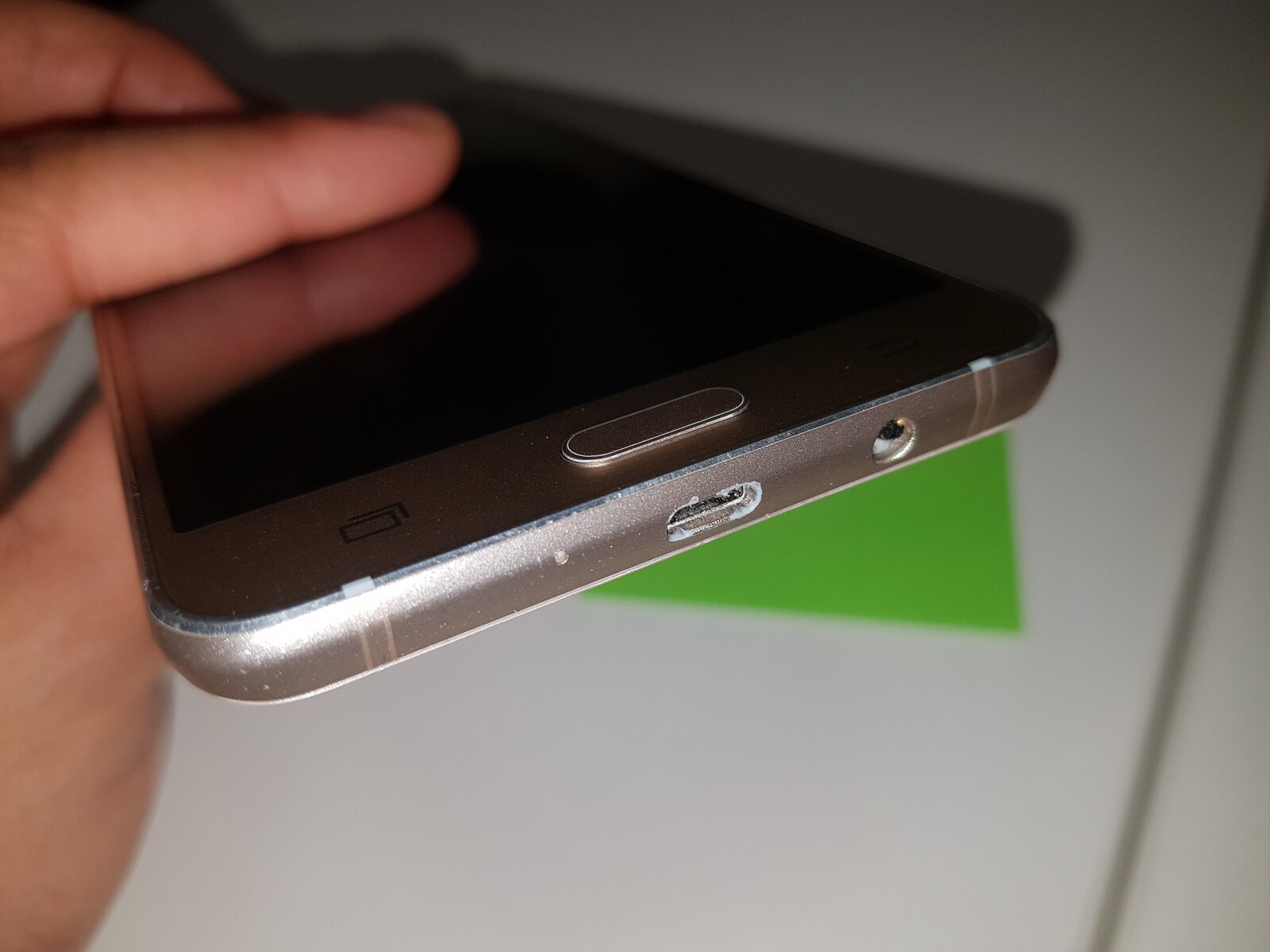 Feature Phone - HD Wallpaper 