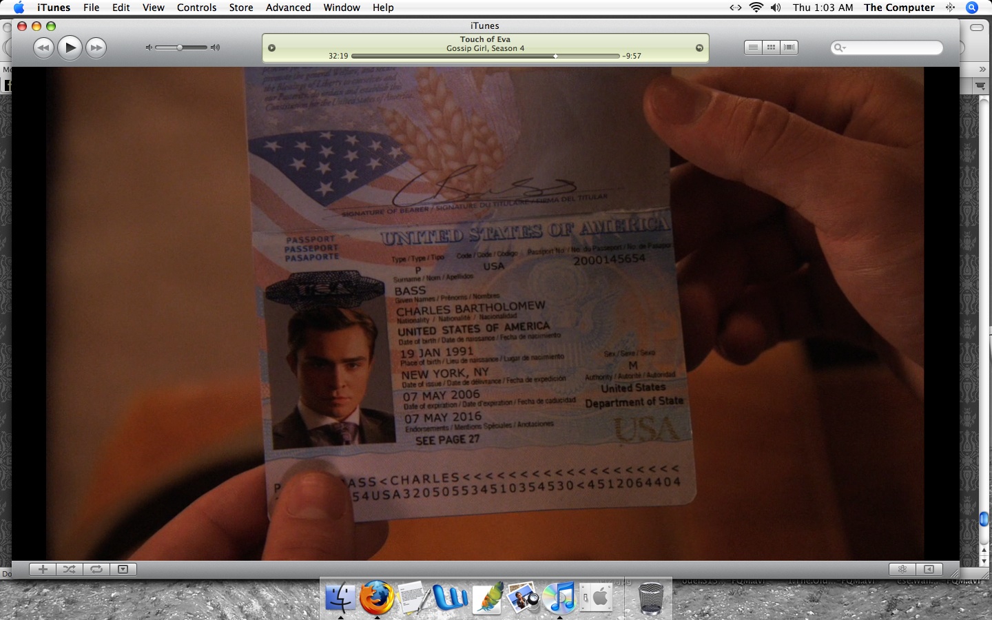 Fashionablepeople - Files - Wordpress - Com 2011 01 - Chuck Bass Passport - HD Wallpaper 