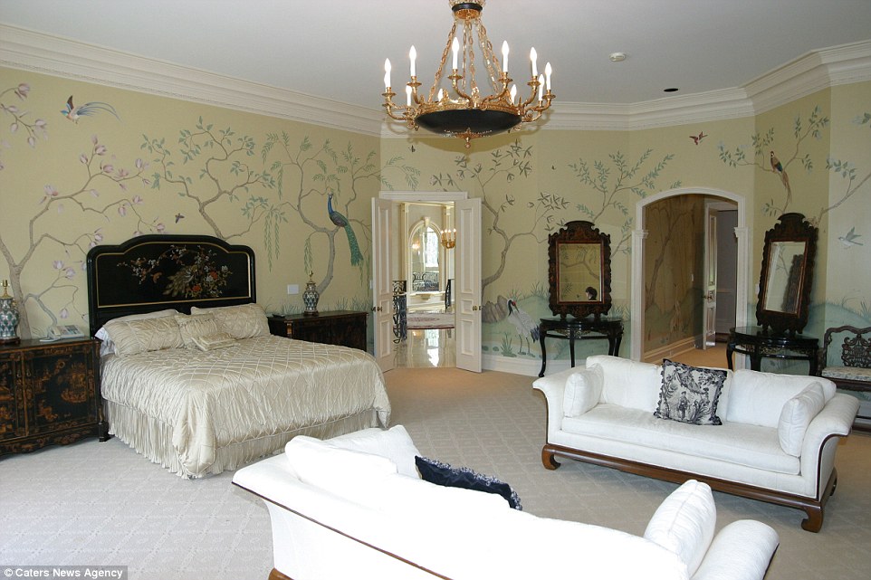 Another Bedroom Is Plastered With Unusual Wallpaper, - Bedroom - HD Wallpaper 