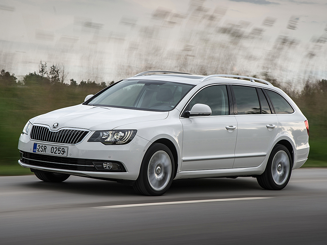 Skoda Superb Estate White - HD Wallpaper 