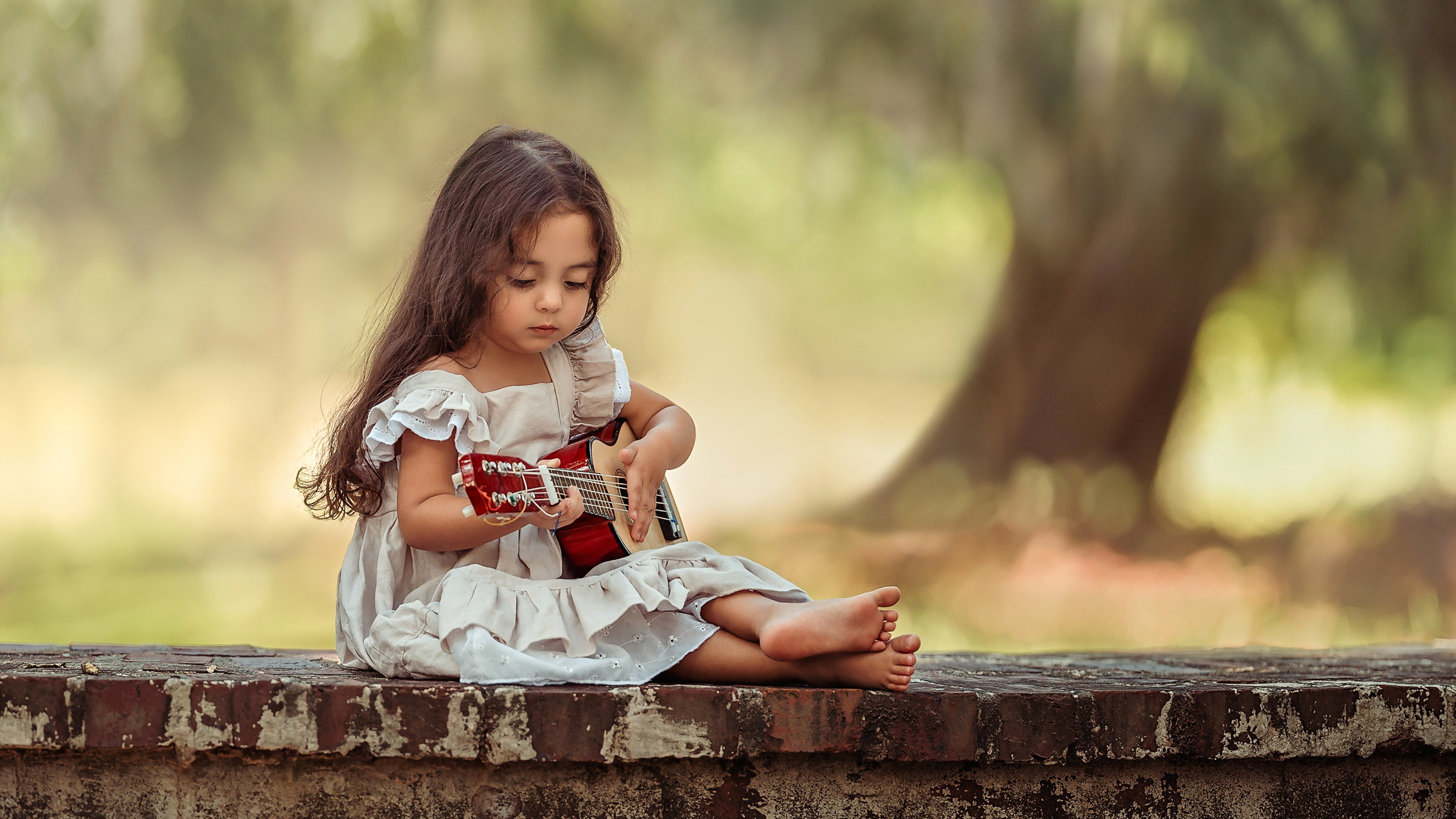 Cute Girl Playing Guitar - Full Hd Cute Baby - HD Wallpaper 
