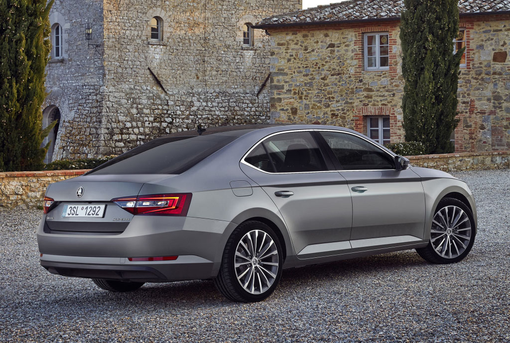 Skoda Superb 2015 Wallpaper - Skoda Superb Dark Grey - HD Wallpaper 
