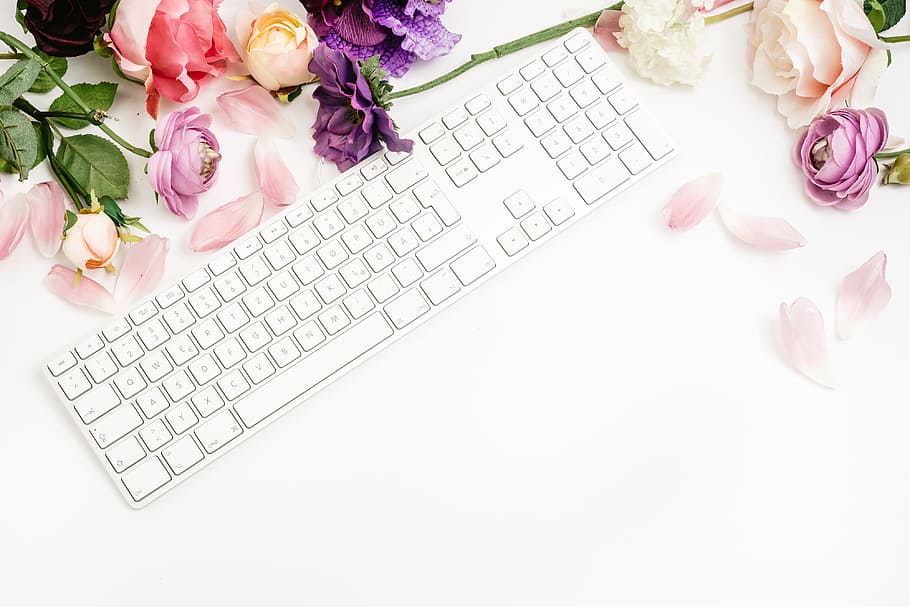 Flat Lay With Keyboard And Flowers, Background, Blog, - Flower Wallpaper Flat Lay - HD Wallpaper 
