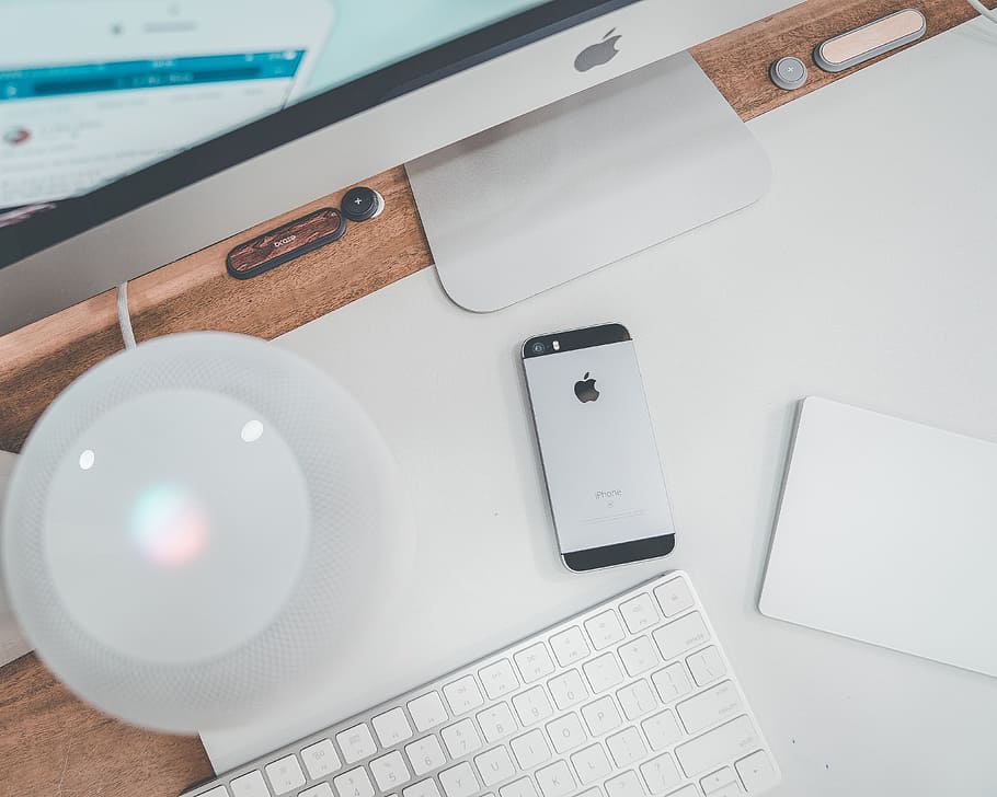 Space Gray Iphone 5s Beside Silver Imac, Keyboard, - Computer Keyboard - HD Wallpaper 