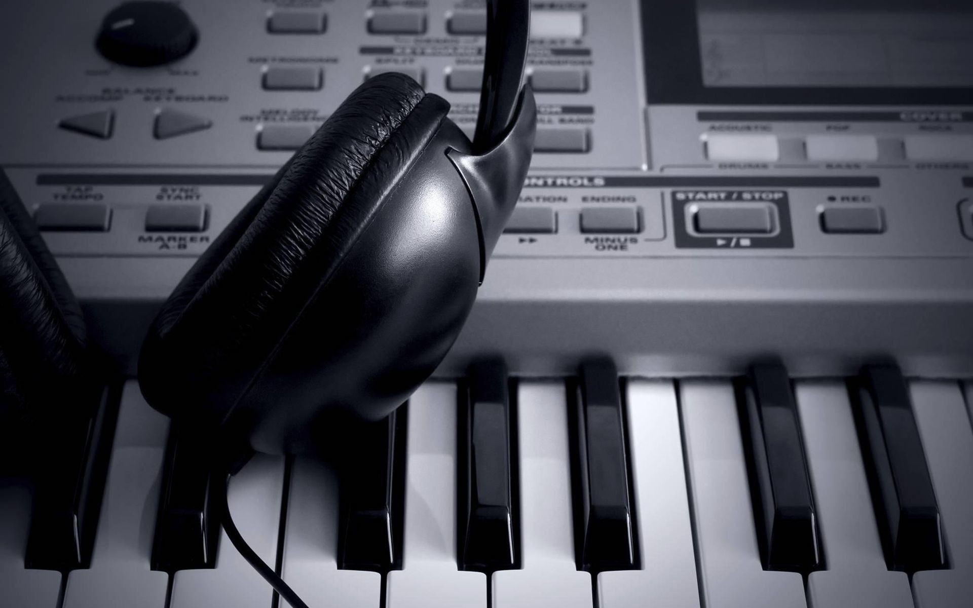 1920x1200, Headphones And A Synthesizer Hd Widescreen - Music Keyboard - HD Wallpaper 