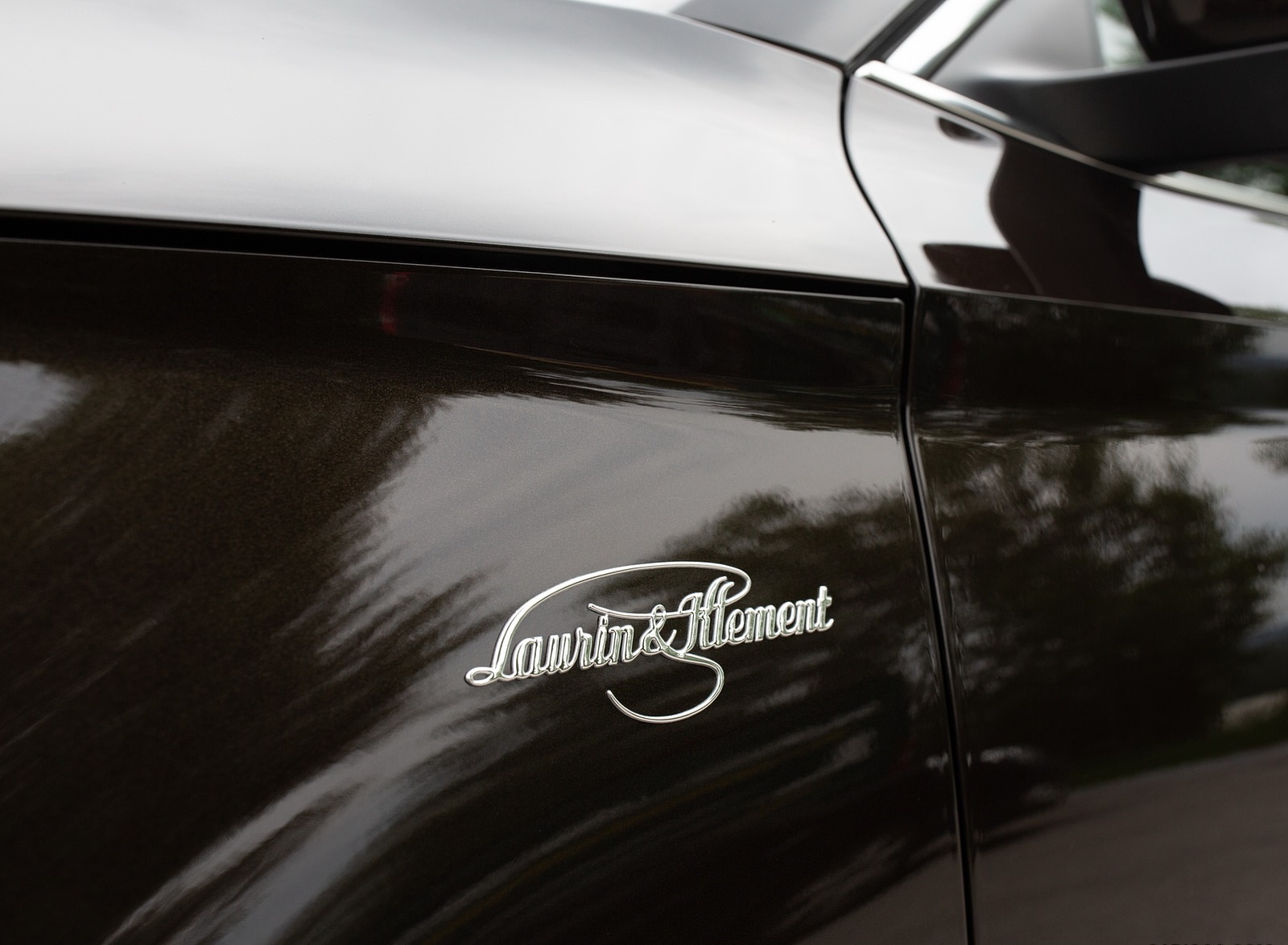 2020 Skoda Superb Laurin & Klement Badge Wallpapers - Laurin Klement Emblem Superb - HD Wallpaper 