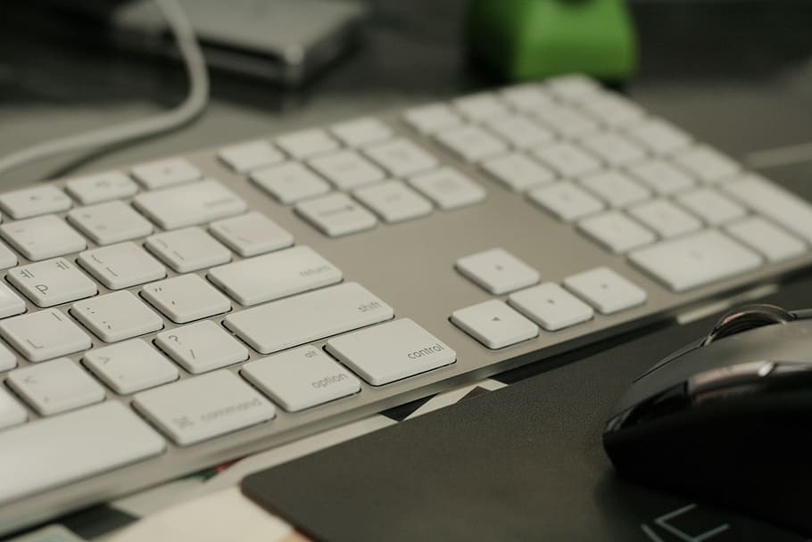 White And Gray Keyboard Near Black Computer Mouse, - Logitech Bluetooth Mouse M555b - HD Wallpaper 