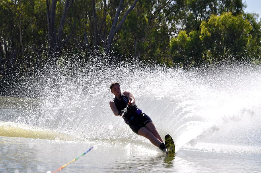 Waterskiing, River, Sport, One Person, Motion, Fun, - Water Skiing - HD Wallpaper 