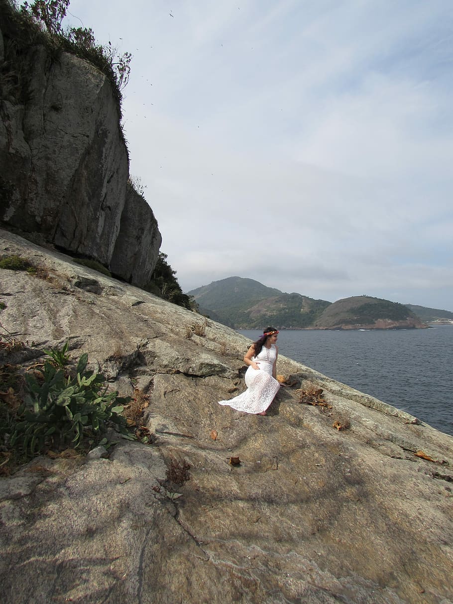 Landscape, Woman, Pregnancy, Mar, White Dress, Adults - Paisaje En El Mar Una Mujer - HD Wallpaper 