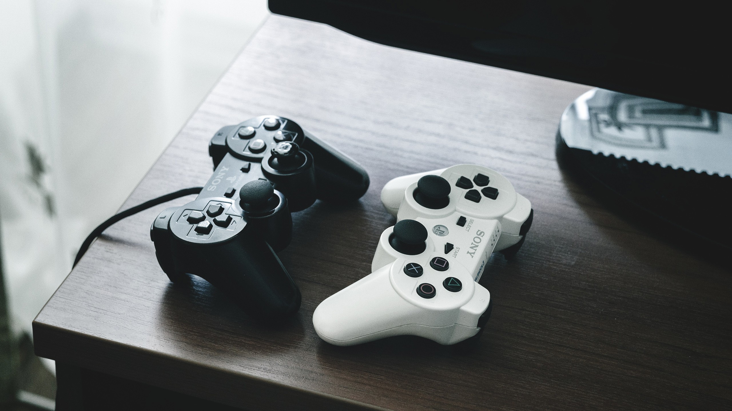 Black And White Controller Ps3 - HD Wallpaper 