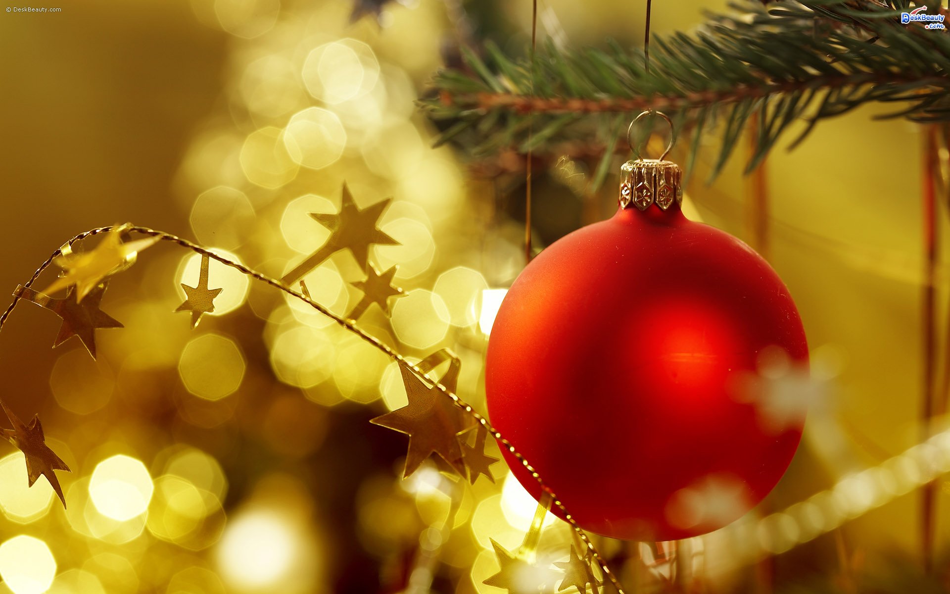 Url - Christmas Balls On Tree - HD Wallpaper 
