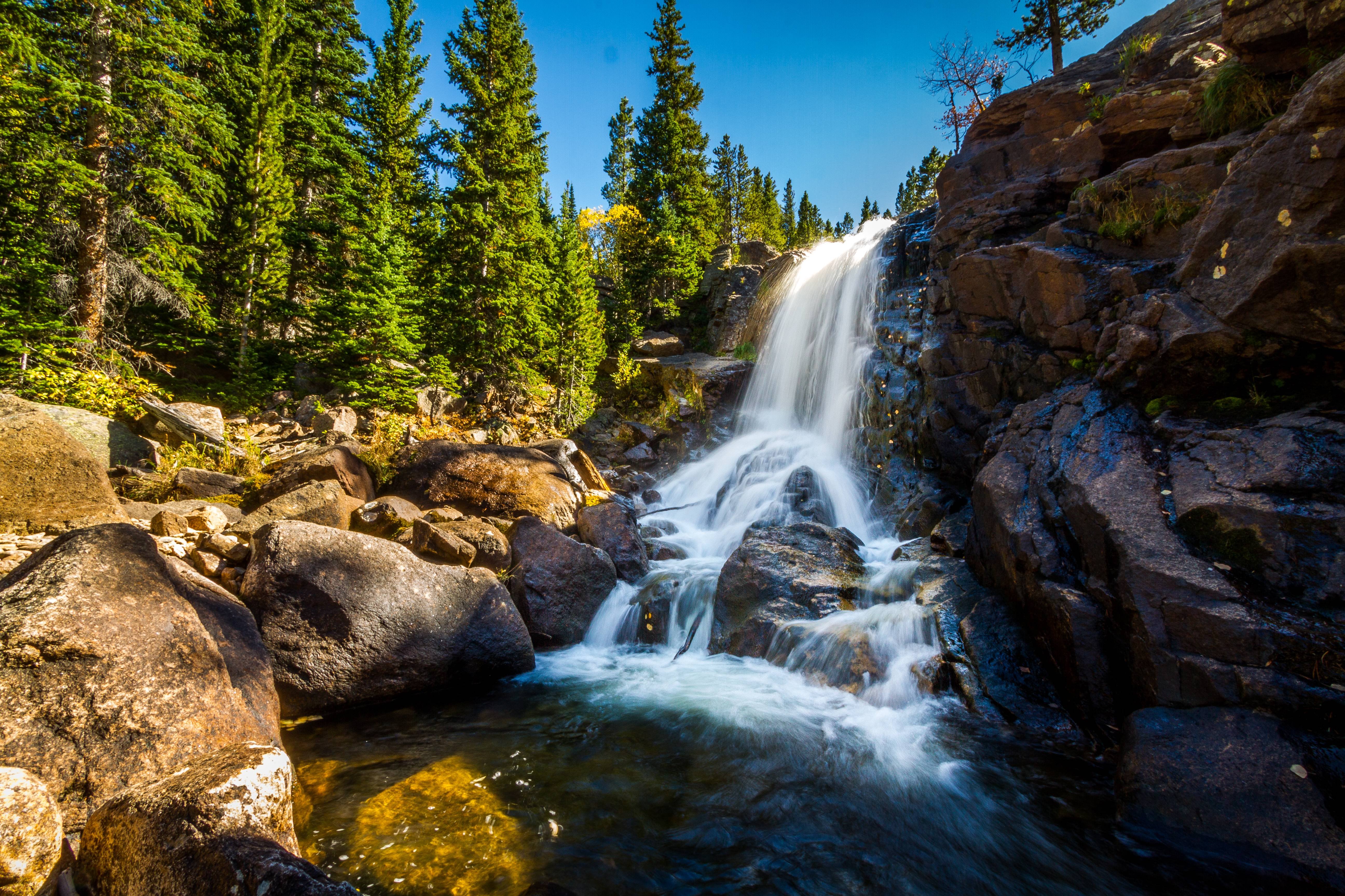 Alberta Falls Off Of Glacier Creek At Rocky Mountain - Desktop Background Rocky Mountain - HD Wallpaper 
