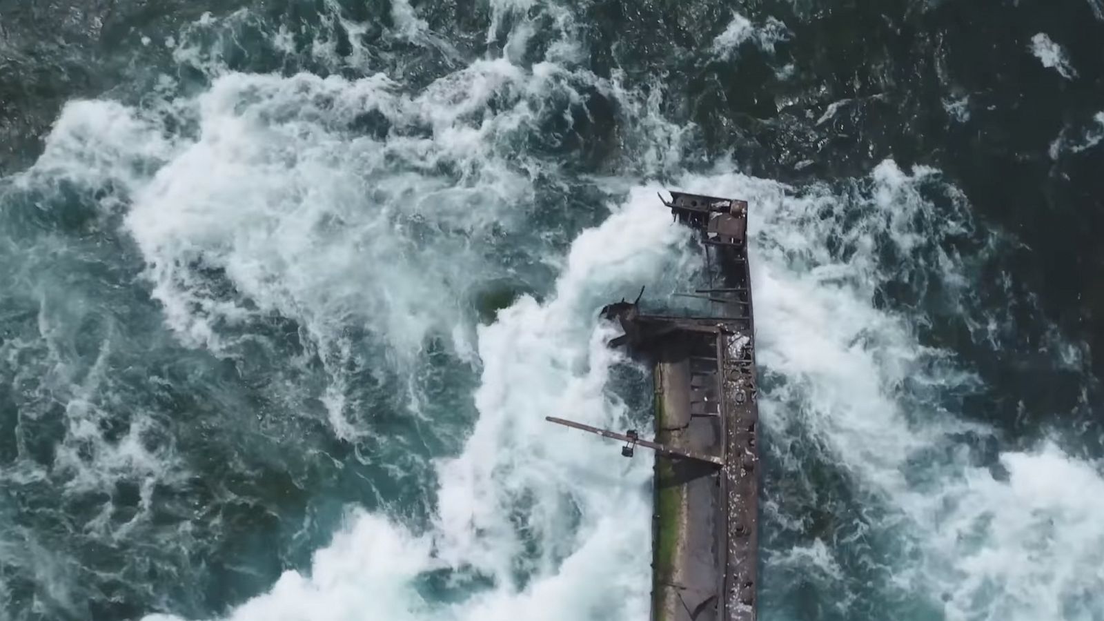 Ship Stuck At Niagara Falls - HD Wallpaper 