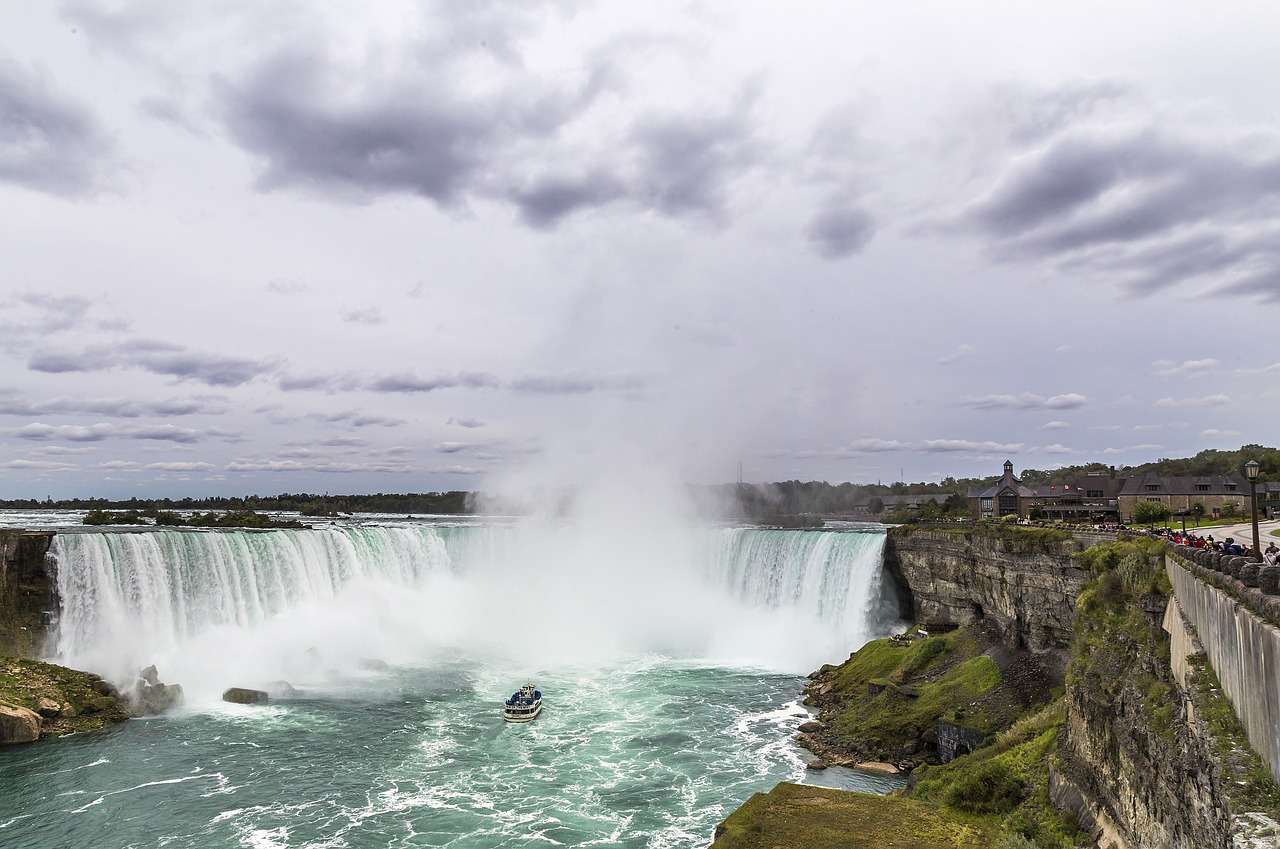 Niagara Falls Water Canada Free Photo - Famous Natural Landmark In Canada - HD Wallpaper 