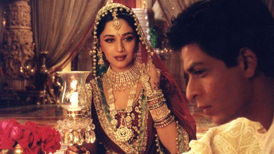 Madhuri Dixit Played Courtesan Chandramukhi While Shah - Madhuri Dixit And Shahrukh Khan Devdas - HD Wallpaper 