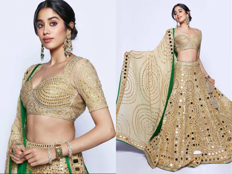 Janhvi Kapoor S Backless Choli And Ghagra Have A Devdas - Golden Lehenga For Engagement - HD Wallpaper 