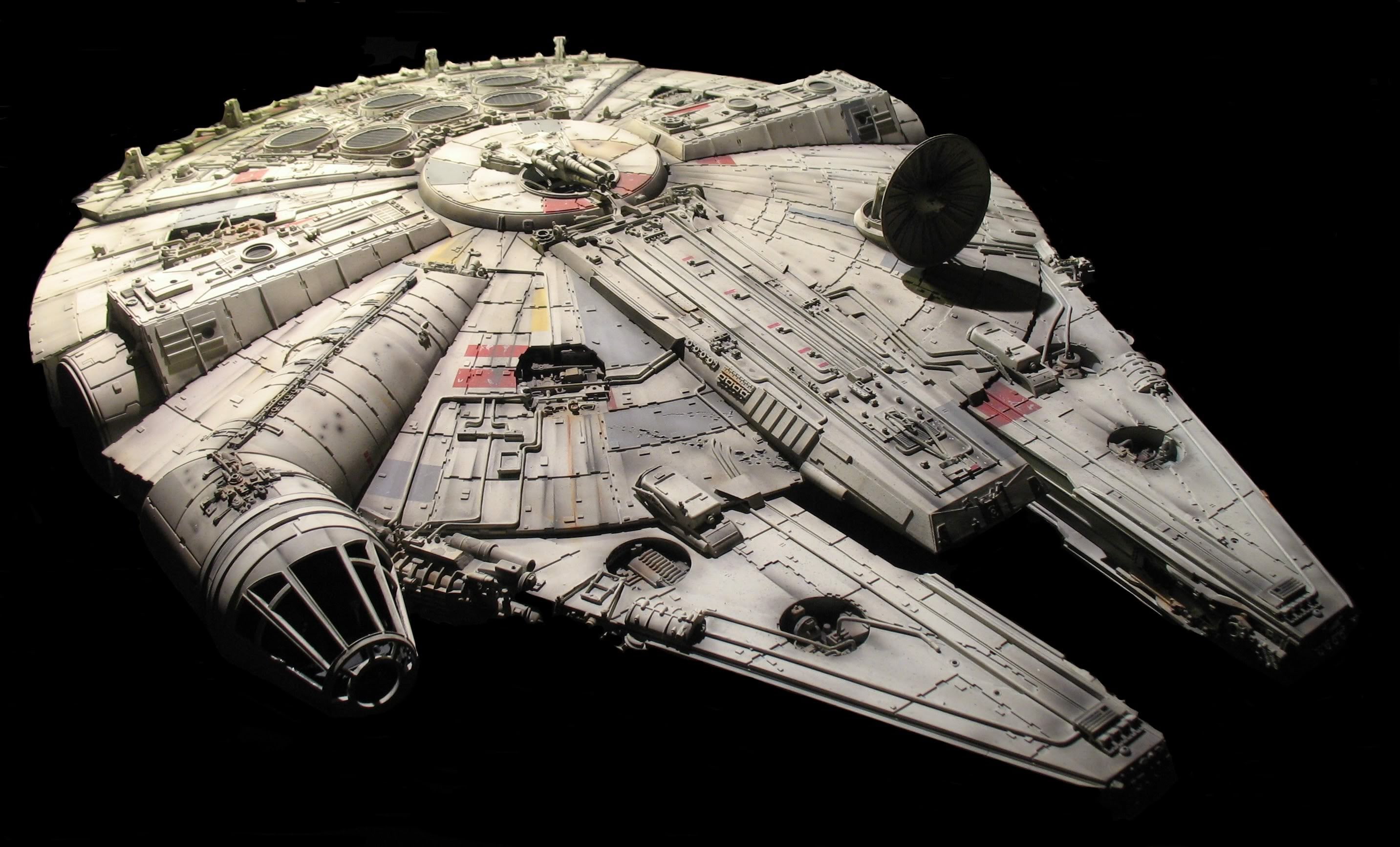 Millennium Falcon From Top - HD Wallpaper 