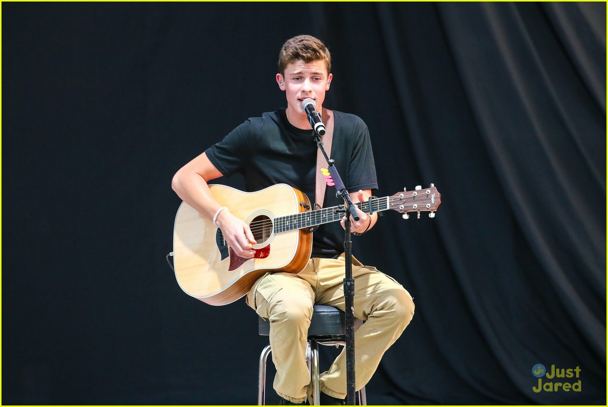 Shawn Mendes Carolina Concert Pics - Selena Gomez - HD Wallpaper 