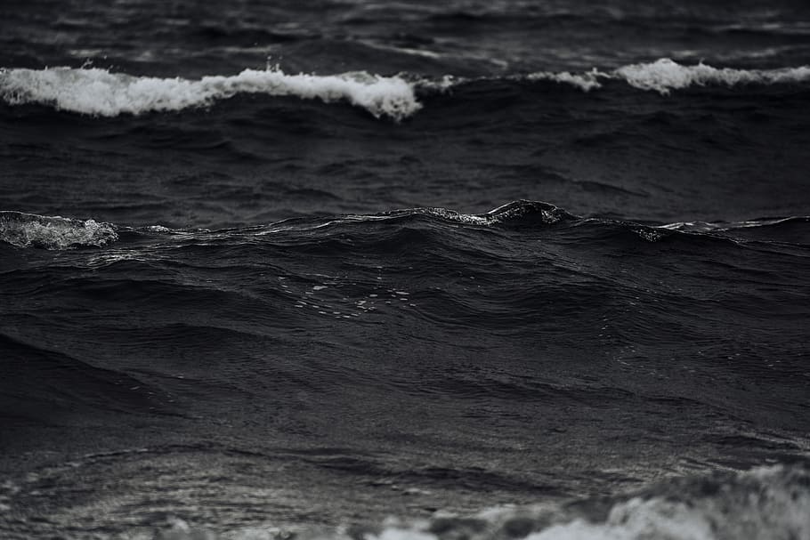 Grayscale Photo Of Ocean Waves, Wallpaper, Desktop - Black And White Ocean - HD Wallpaper 