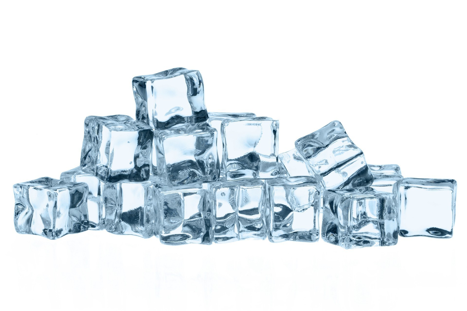 Ice Cube Shining Crystal Clear Isolated Celebration - Кубики Льда На Белом Фоне - HD Wallpaper 