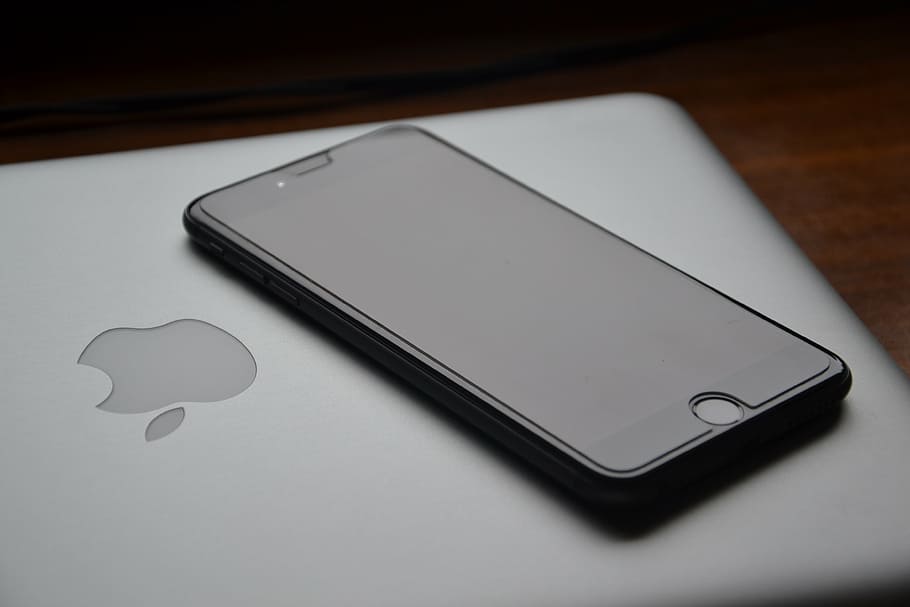 Mac Pro And Iphone - HD Wallpaper 