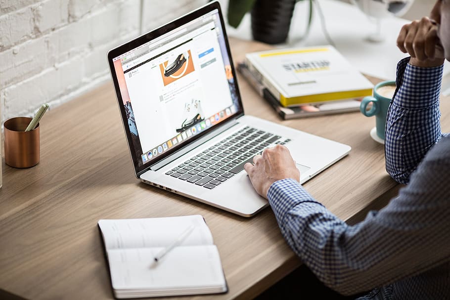 Macbook Air On Desk Photo, Coffee, Men, Business, Laptop, - Stock Photo Person Using Laptop - HD Wallpaper 