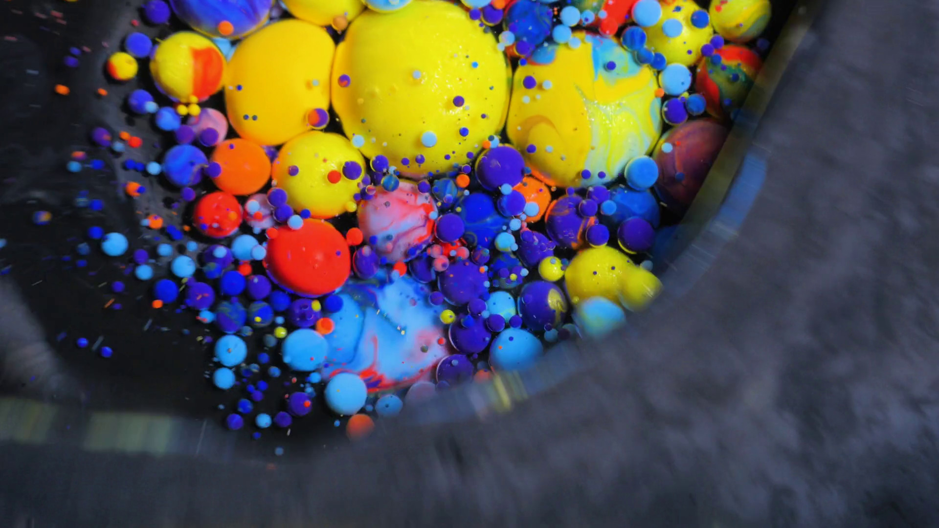 Stream Of Colorful Bubbles Moving On Paint Surface - Bead - HD Wallpaper 