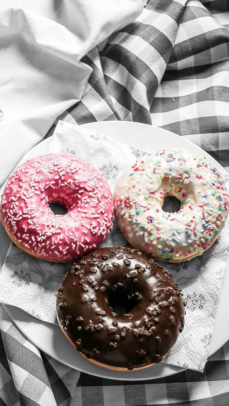 Wallpaper Donuts, Milk, Icing, Tablecloth - Black And White Food Photos With Color - HD Wallpaper 