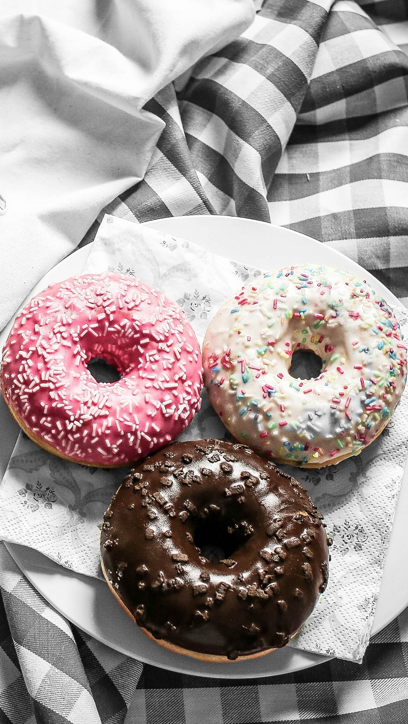 Wallpaper Donuts, Milk, Icing, Tablecloth - Black And White Food Photos With Color - HD Wallpaper 