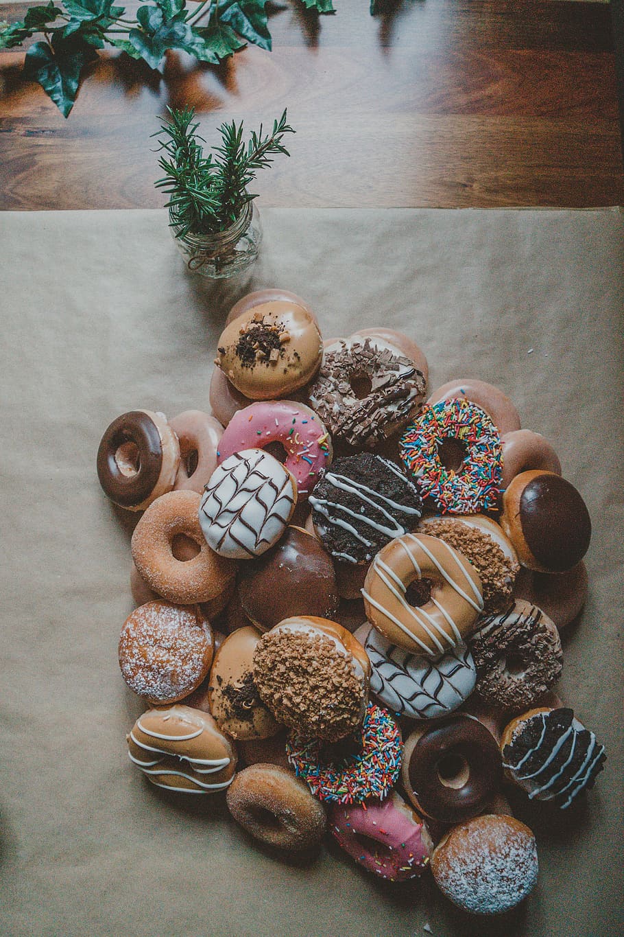 Variety Flavor Of Doughnuts, Flat Lay Photography Of - Doughnut - HD Wallpaper 
