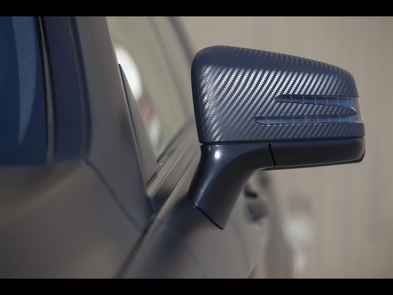 Carbon Fibre Cls Mirror - HD Wallpaper 