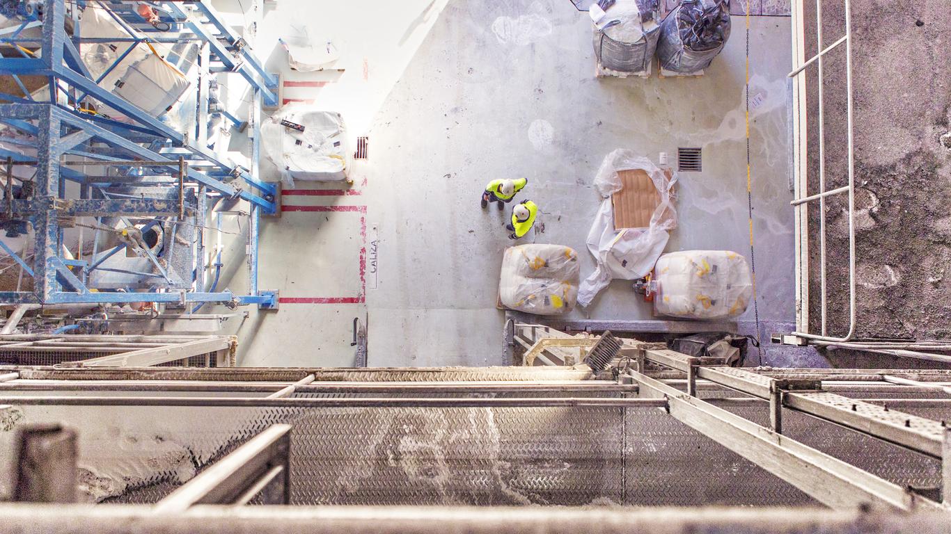 Torrelavega Plant Aerial View Workers Operators - Building - HD Wallpaper 