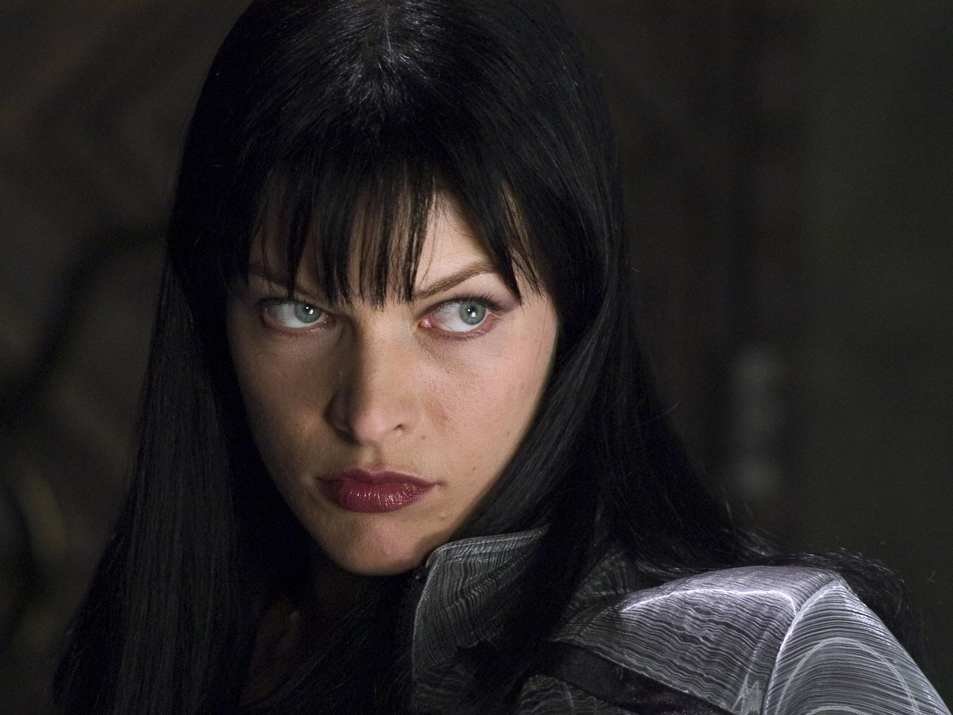 Incredible Full Hd Pictures And Wallpapers - Milla Jovovich Black Hair - HD Wallpaper 