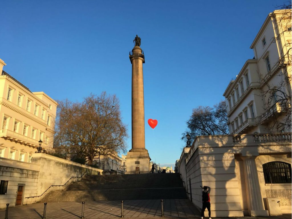 Chubby Heart Flying By Nelsons Column - Monument - HD Wallpaper 