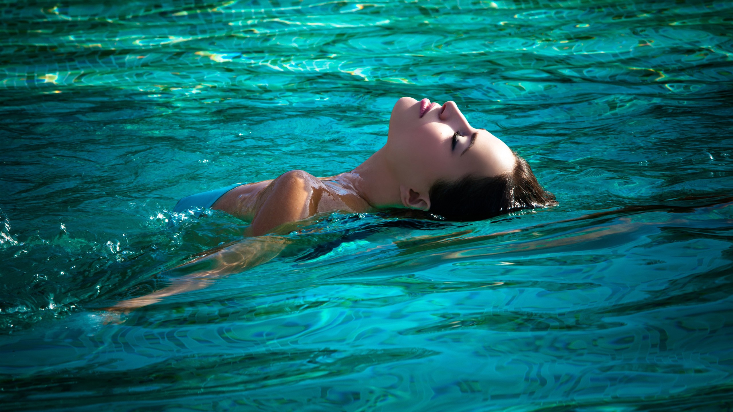 Women Wet Swimming - HD Wallpaper 