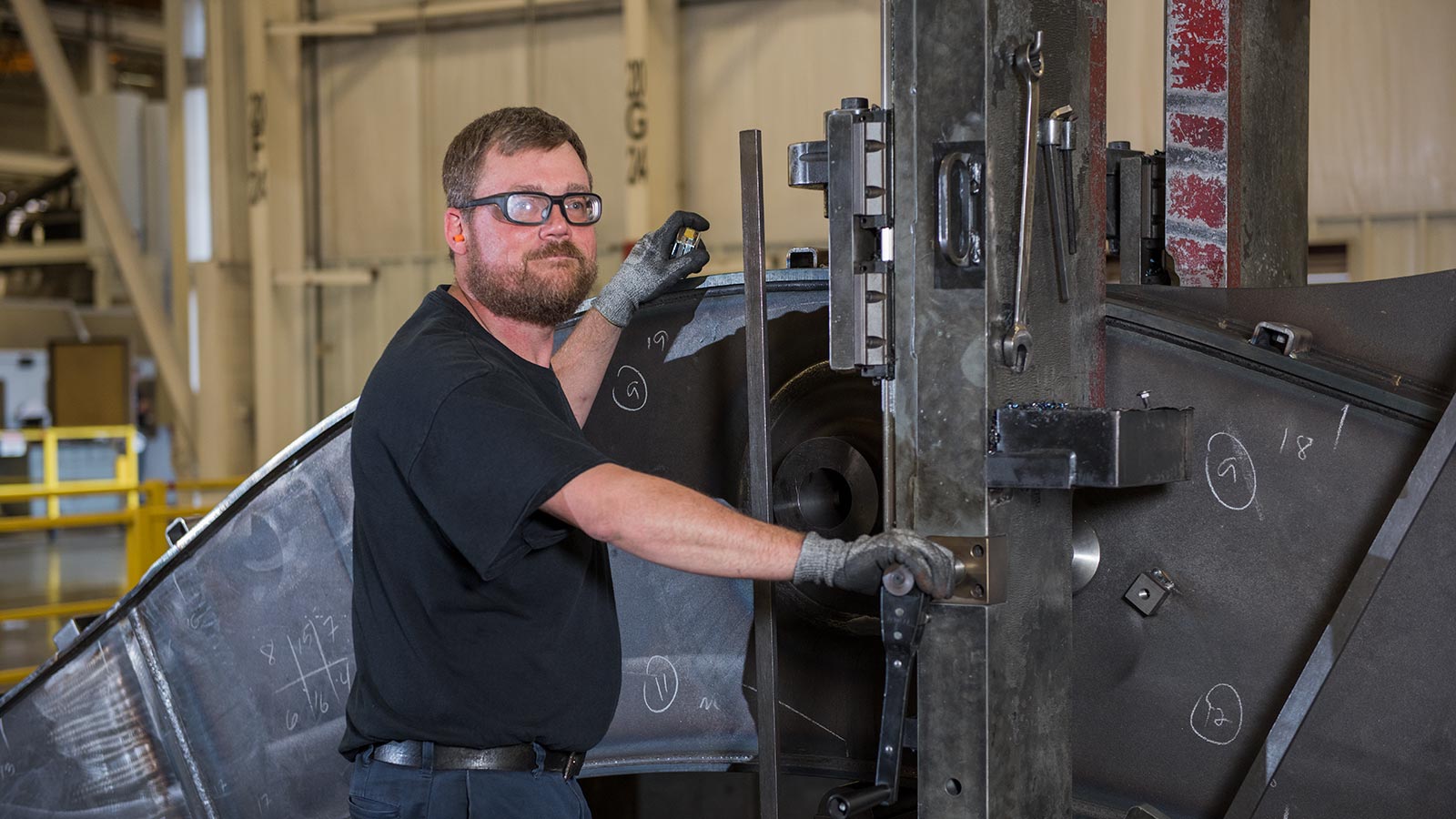 Joe Walker, A Machining Technician, Shown Working In - Machine Tool - HD Wallpaper 
