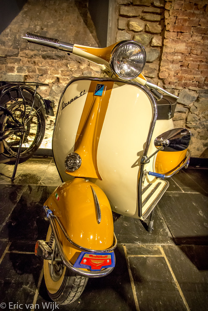 Vespa - HD Wallpaper 