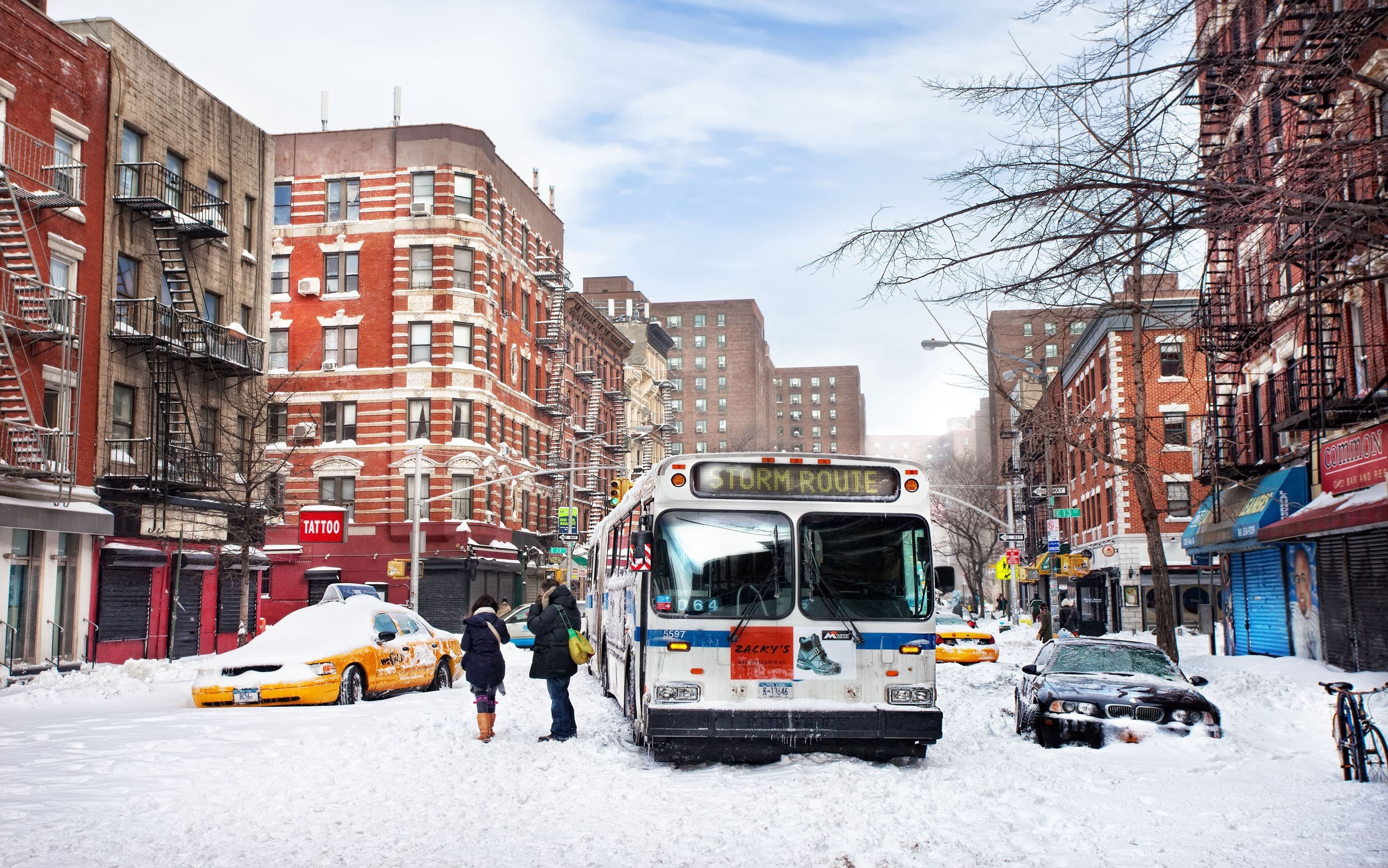 Wallpaper City, Bus, Traffic, Snow, Winter, People, - Winter New York 4k - HD Wallpaper 